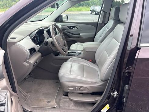 Used 2021 Chevrolet Traverse LT FWD image 7