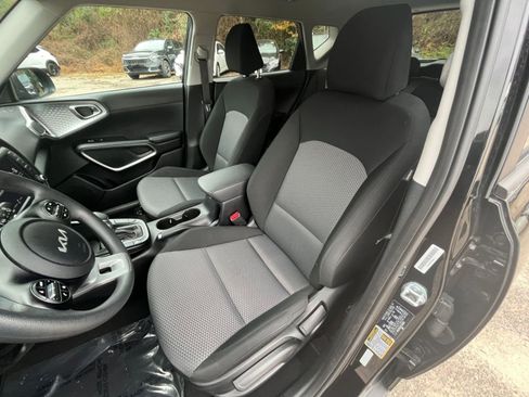 Used 2025 Kia Soul LX w/ LX Technology Package image 31