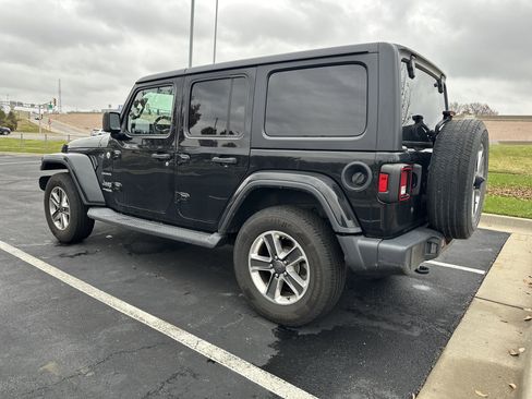 Used 2018 Jeep Wrangler Unlimited Sahara image 8