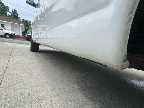 Used 2010 Chevrolet Express 1500 RWD image 13