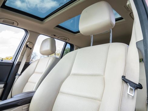 Used 2015 Mercedes-Benz GLK 350 GLK 350 4dr SUV w/ Premium 1 Package image 25