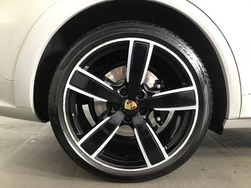 Used 2023 Porsche Cayenne Turbo AWD/4WD image 13