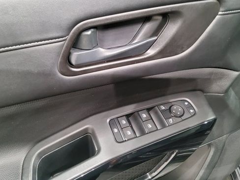 Used 2024 Nissan Pathfinder SV image 39