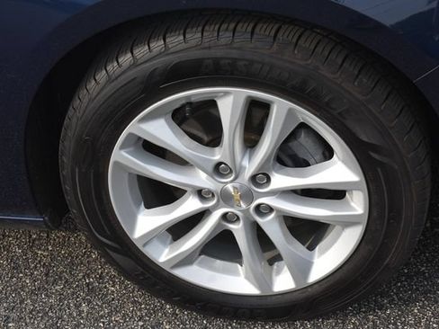 Certified 2018 Chevrolet Malibu LT FWD image 12