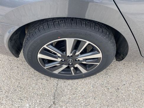 Used 2025 Nissan Versa SV image 29