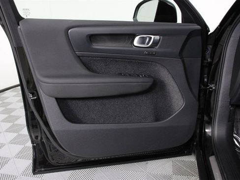 Certified 2023 Volvo C40 Recharge Core image 17