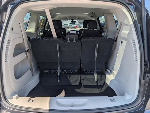 Used 2022 Chrysler Pacifica Touring-L image 13