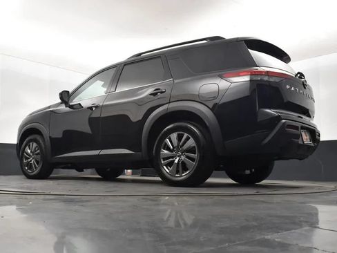 Used 2024 Nissan Pathfinder SV FWD image 12