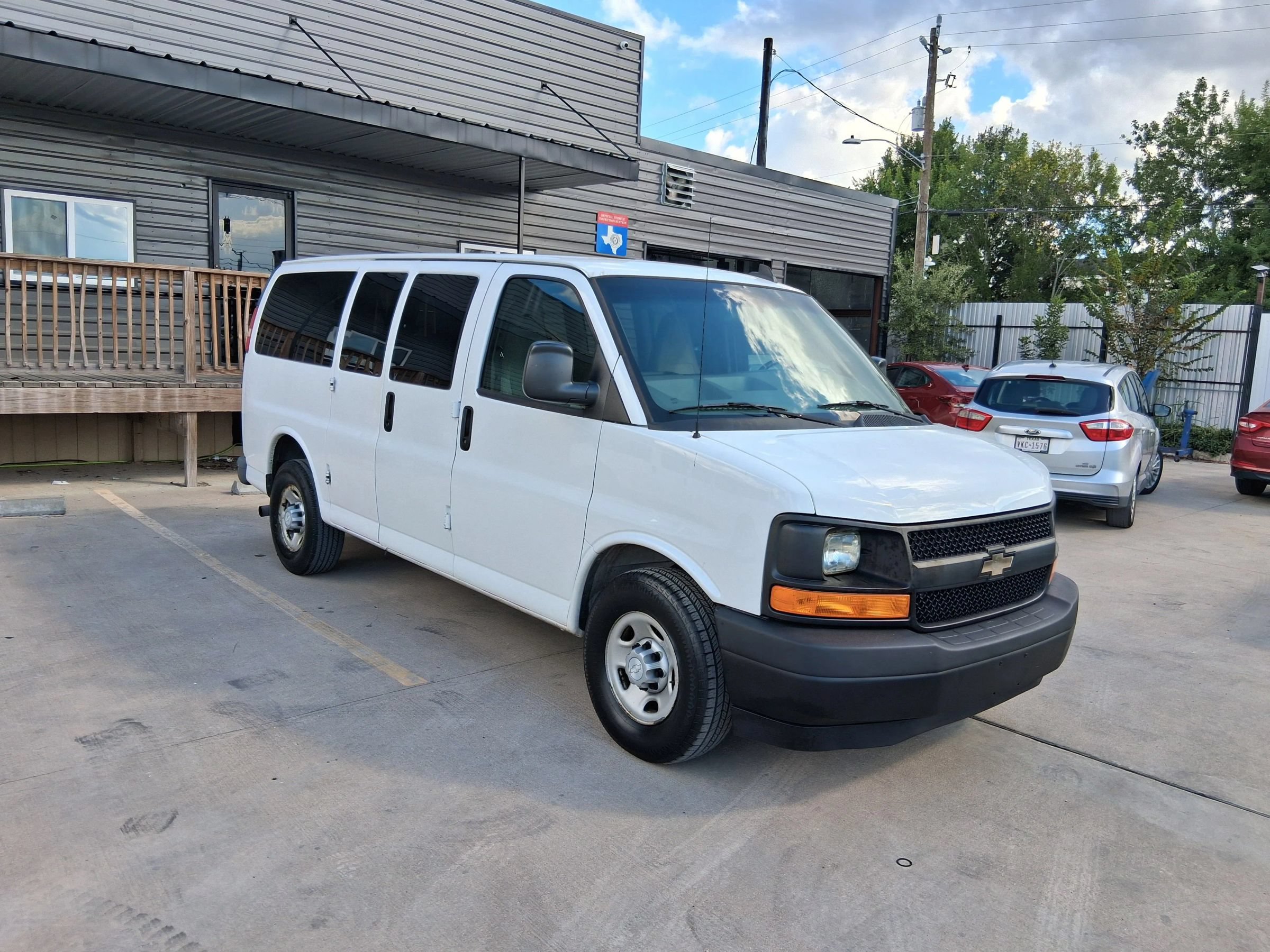 Used 2017 Chevrolet Express 2500 LS RWD image 10