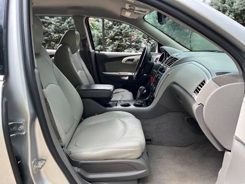 Used 2011 Chevrolet Traverse LT w/ LPO, 'HIT The Road' Package FWD image 33