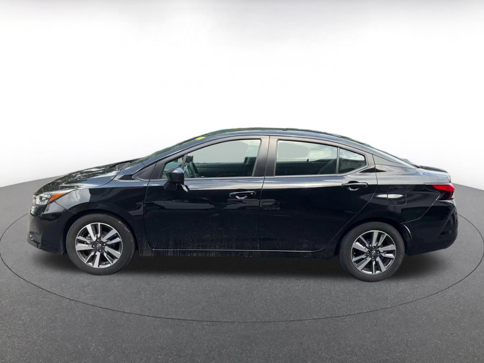 Used 2025 Nissan Versa SV FWD image 7