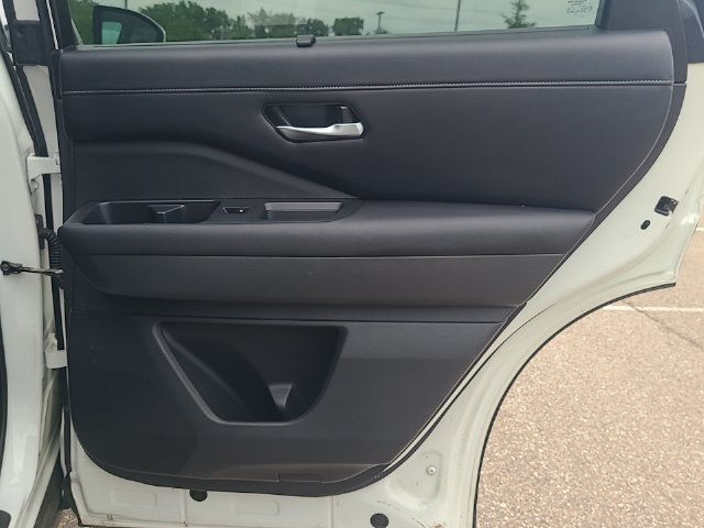 Used 2024 Nissan Pathfinder SL AWD/4WD image 30