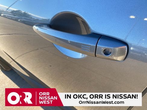 Used 2024 Nissan Pathfinder S image 11