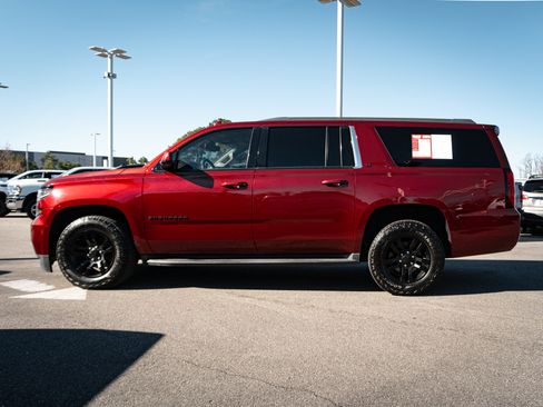 Used 2017 Chevrolet Suburban LT image 7