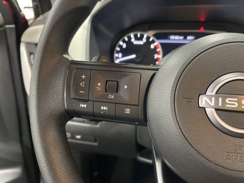 Used 2024 Nissan Rogue SV image 17