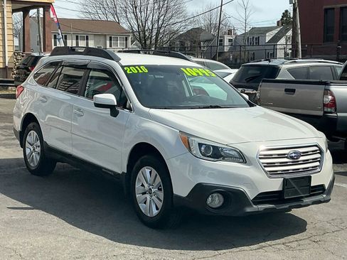 Used 2016 Subaru Outback 2.5i Premium image 3