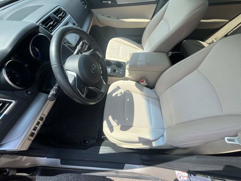 Used 2018 Subaru Outback 2.5i Premium AWD/4WD image 10