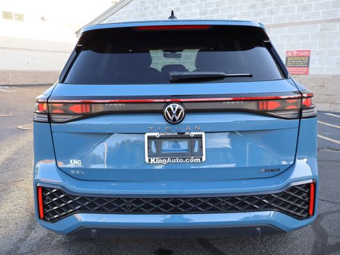 Certified 2025 Volkswagen Tiguan SEL R-Line AWD/4WD image 4