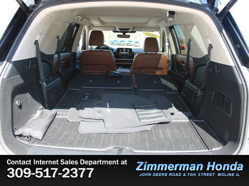 Used 2025 Nissan Pathfinder Platinum w/ Cargo Package FWD image 6