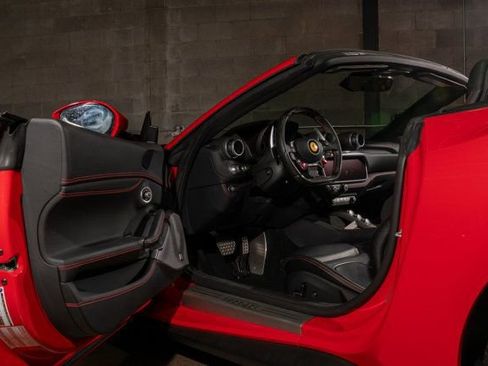 Used 2019 Ferrari Portofino image 23