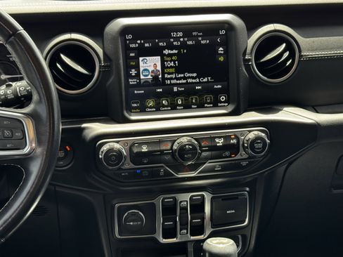 Used 2022 Jeep Wrangler Unlimited Sahara AWD/4WD image 17