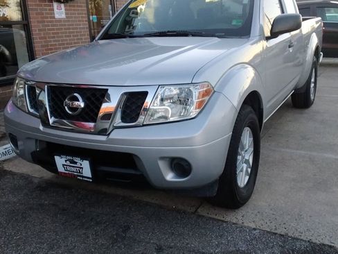 Used 2017 Nissan Frontier SV image 1