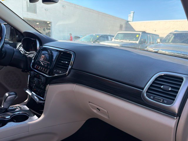 Used 2020 Jeep Grand Cherokee Limited AWD/4WD image 22