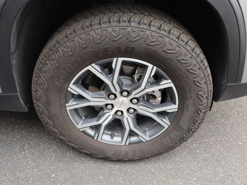 Used 2025 GMC Acadia AT4 w/ Luxury Package AWD/4WD image 13