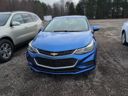 Used 2017 Chevrolet Cruze LT w/ Convenience Package image 2