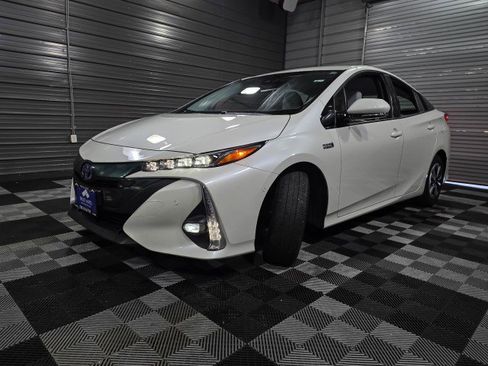 Used 2018 Toyota Prius Prime Advanced image 42