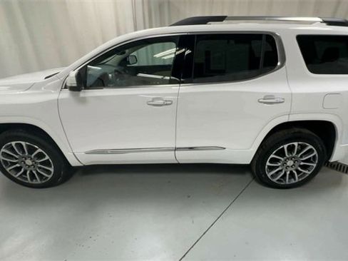 Used 2023 GMC Acadia Denali w/ Denali Ultimate Package image 5