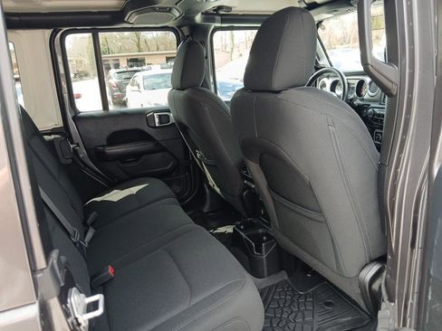 Used 2018 Jeep Wrangler Unlimited Sahara w/ Dual Top Group image 13