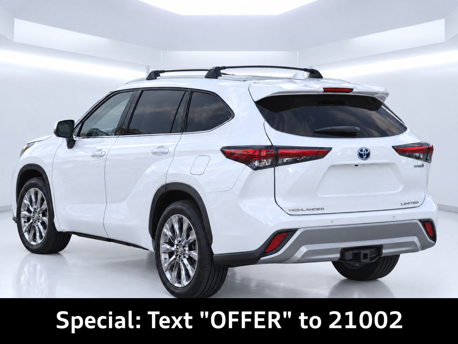 Used 2023 Toyota Highlander Limited FWD image 3