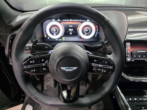 Used 2025 Aston Martin DBX 707 image 11