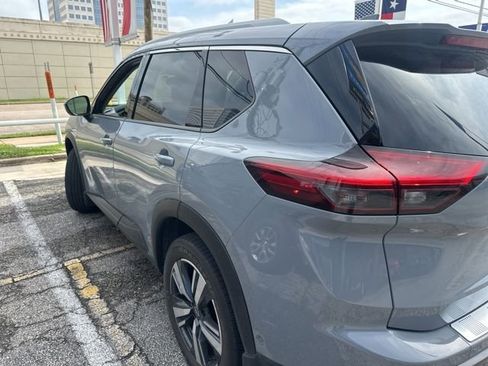 Used 2025 Nissan Rogue SL AWD/4WD image 3