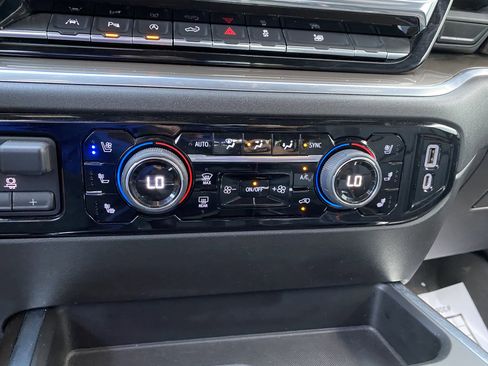 Used 2022 Chevrolet Silverado 1500 High Country w/ High Country Premium Package AWD/4WD image 30
