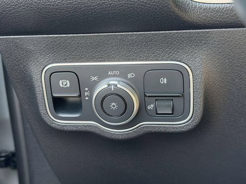 Used 2023 Mercedes-Benz GLB 250 4MATIC image 22