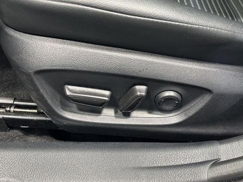 Used 2023 Toyota Camry SE image 16