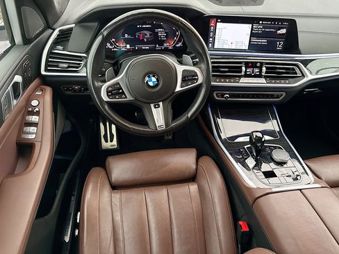 Used 2022 BMW X7 M50i image 17