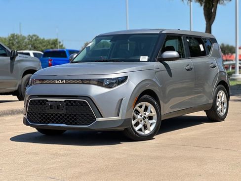 Used 2023 Kia Soul LX w/ Option Group 015 image 3
