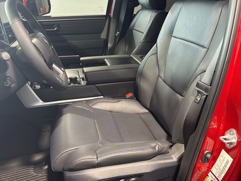 Used 2025 Toyota Sequoia Platinum image 39