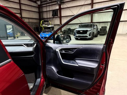Used 2020 Toyota RAV4 LE FWD image 24