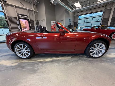 Used 2007 MAZDA MX-5 Miata Touring w/ Appearance Pkg RWD image 22