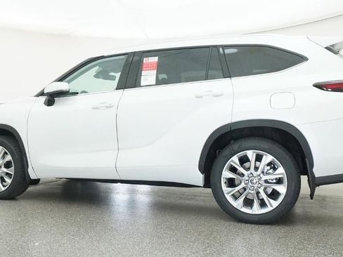 New 2026 Toyota Highlander Limited AWD/4WD image 20