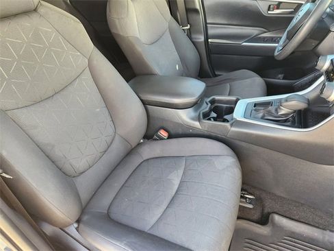 Used 2019 Toyota RAV4 XLE image 10