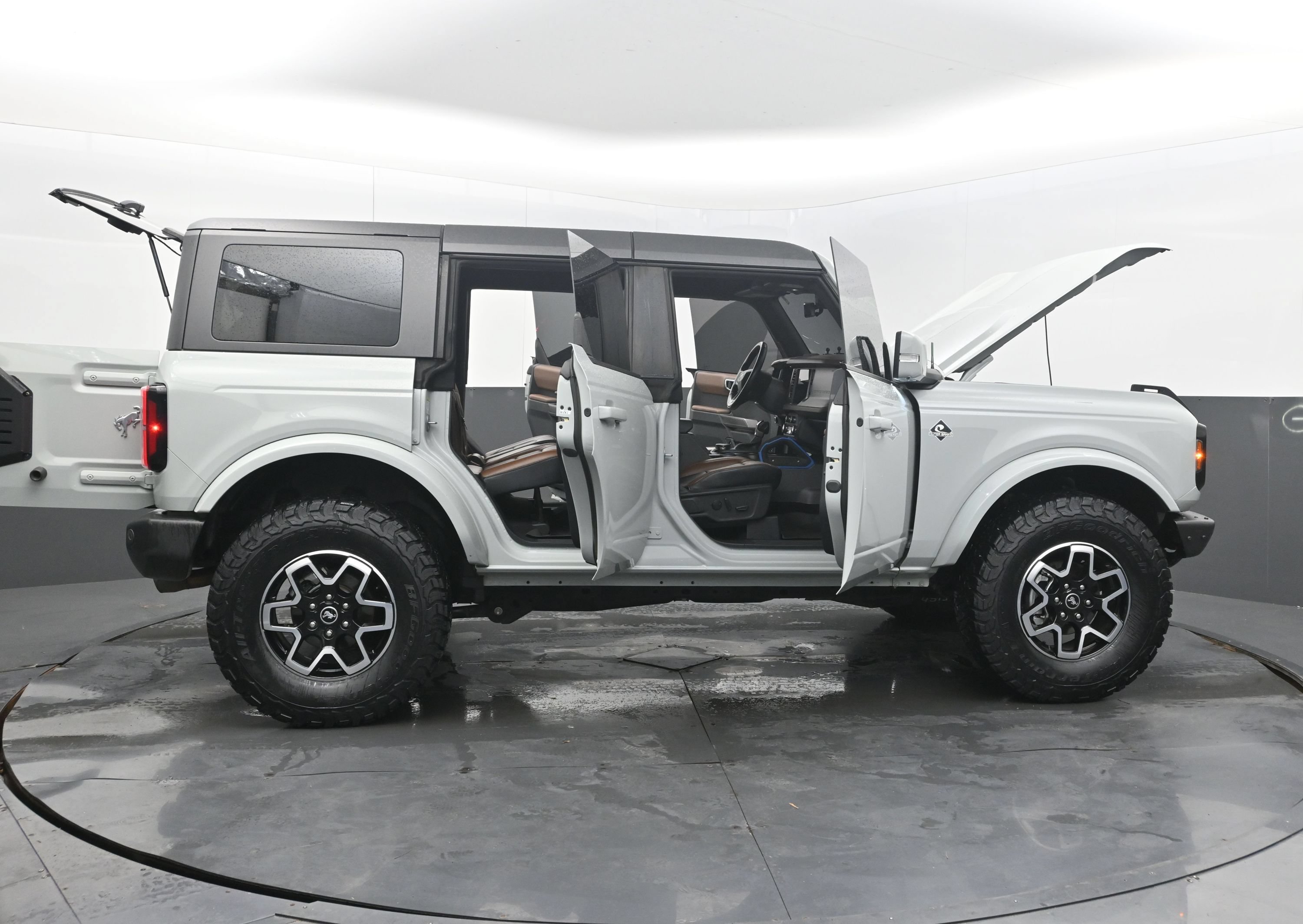 Used 2023 Ford Bronco Outer Banks AWD/4WD image 44