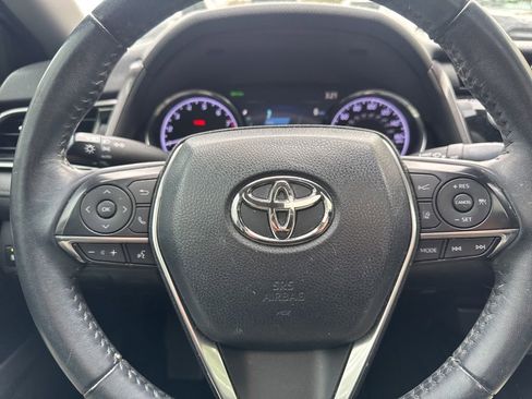 Used 2020 Toyota Camry XLE image 8