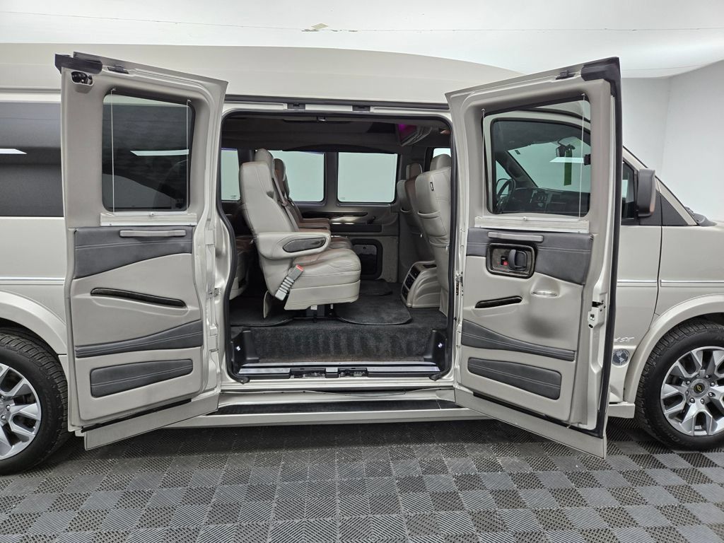 Used 2023 Chevrolet Express 2500 Extended RWD image 43