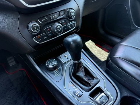 Used 2019 Jeep Cherokee Trailhawk w/ Trailer Tow Group image 34