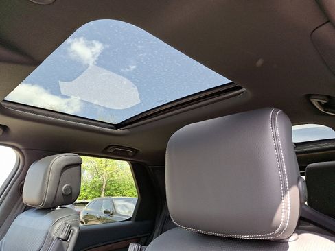 Certified 2024 Land Rover Discovery Dynamic SE image 15